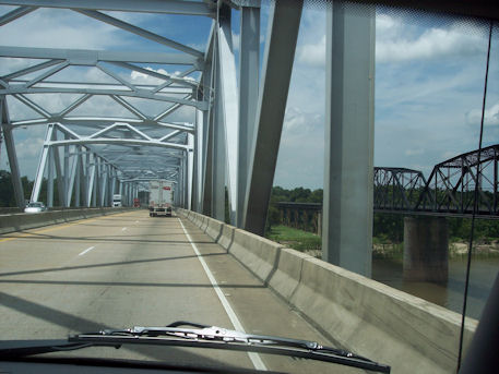 Cross from Arkansas to Mississippi